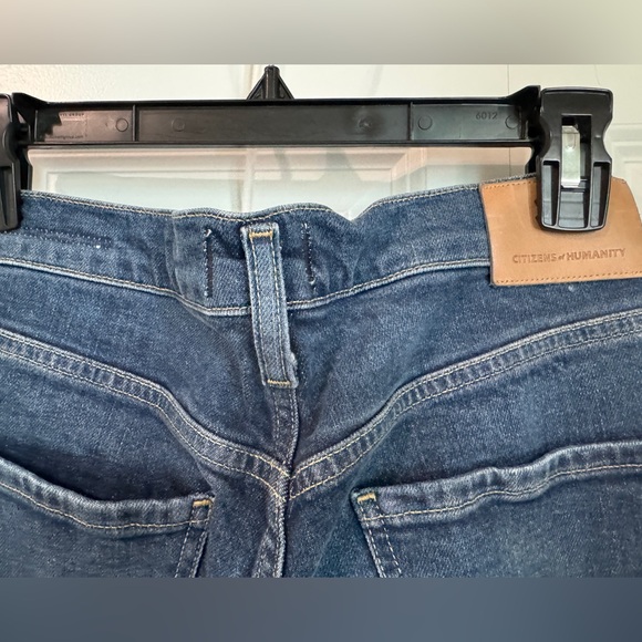 Citizens Of Humanity Daphne Crop Dark Blue Jeans with Raw Hem Size 30 - Picture 7 of 8